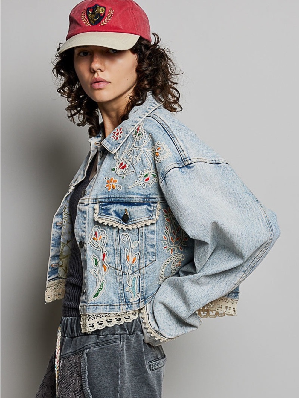 NWT Shakira Beaded Boho Eyelet Lace Trim Crop Denim Swing Jacket